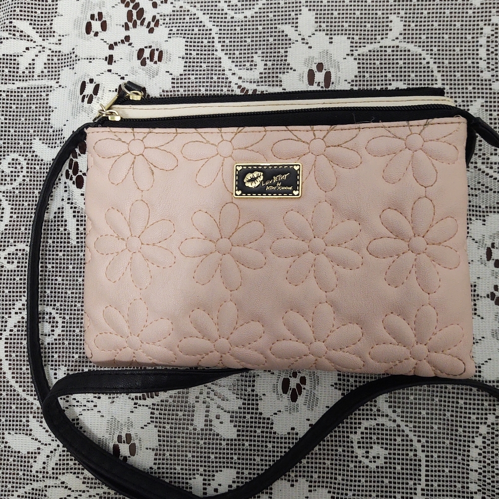 Betsy Johnson Crossbody Purse $17Final pricr